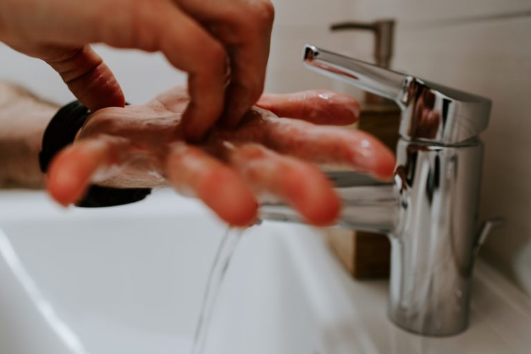 Handen wassen: de RIVM richtlijnen.